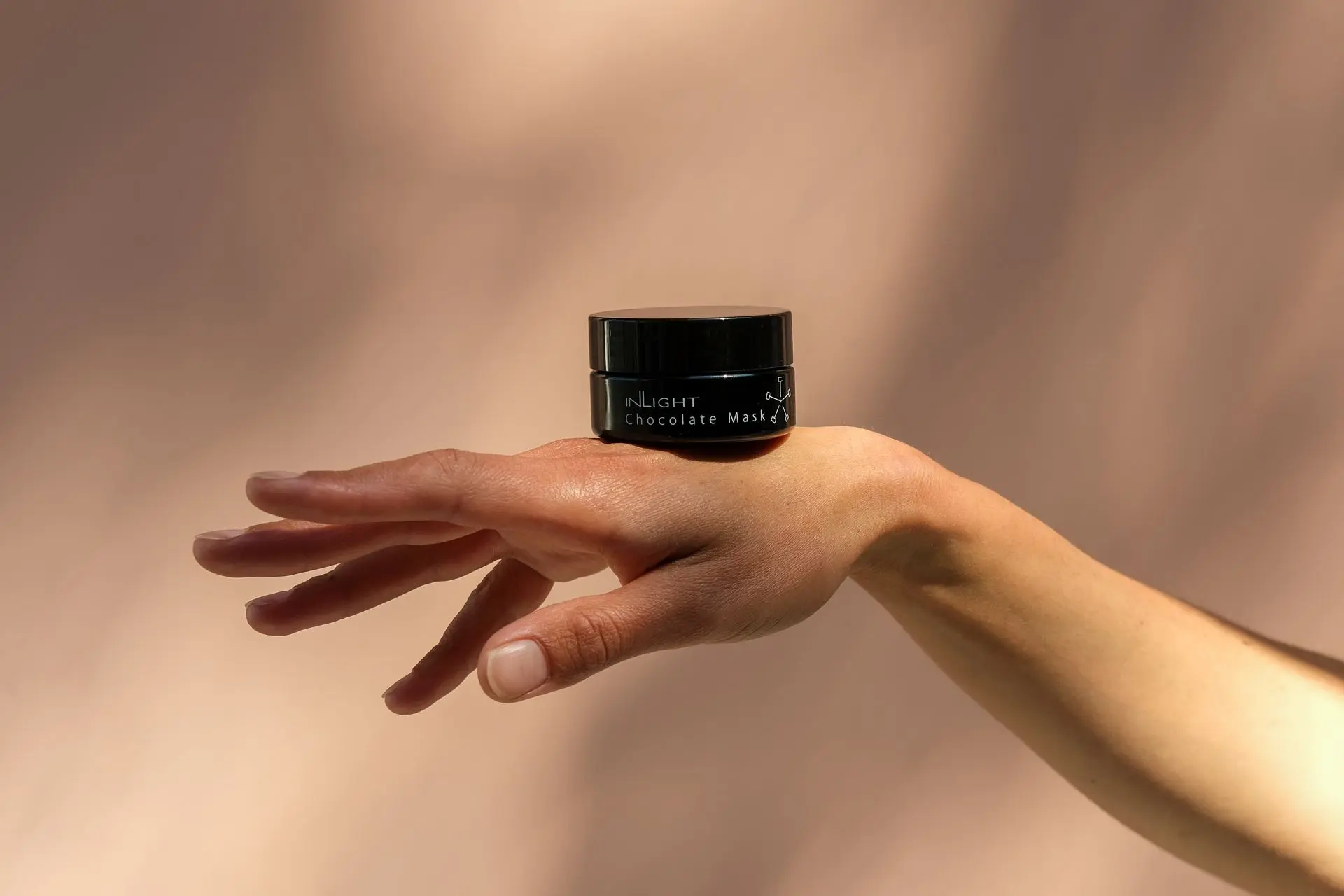 Inlight Chocolate Mask hand balance.webp